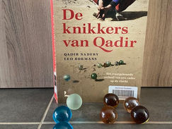 Knikkers, als edelstenen in je broekzak.