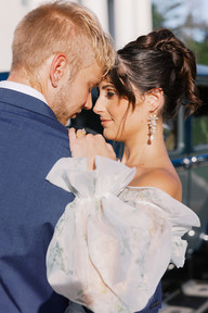 Romantic wedding portraits at Whitehurst Gallery with vintage European details