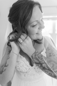 getting ready bride photos cocoa beach best wedding photographer in florida florida wedding photography