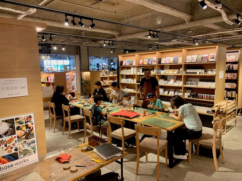 革小物出張ワークショップ@蔦屋書店#2とbase works KOCHIの工房の様子