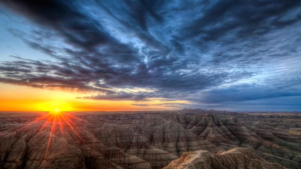 _ts-south-dakota-from-the-black-hills-national-forest-to-the-badlands_badlandspinnacles.jp