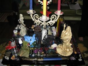 Initiating the Spirit's Edge: A Seeker's Salon Community and the start of public rituals on the Feast of Hekate in August 2012