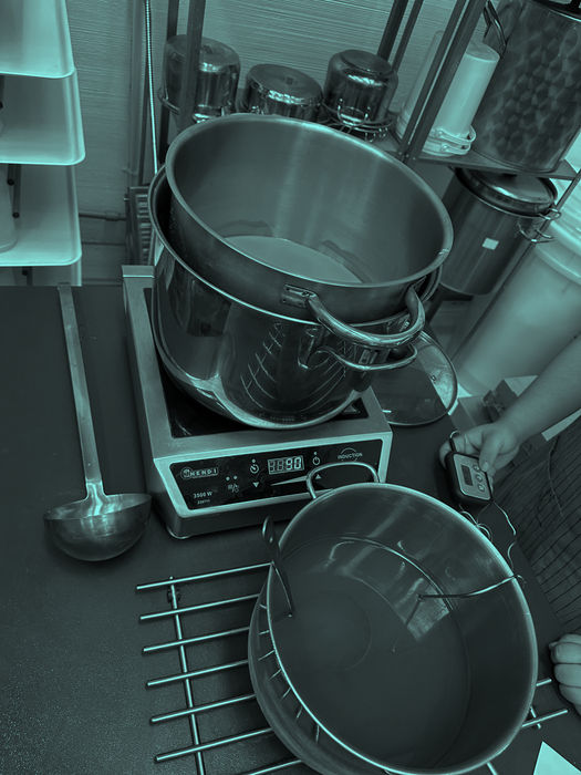 MLPH private label perfume production – in-house manufacturing, filling, packaging and artisanal quality control of luxury niche fragrances.