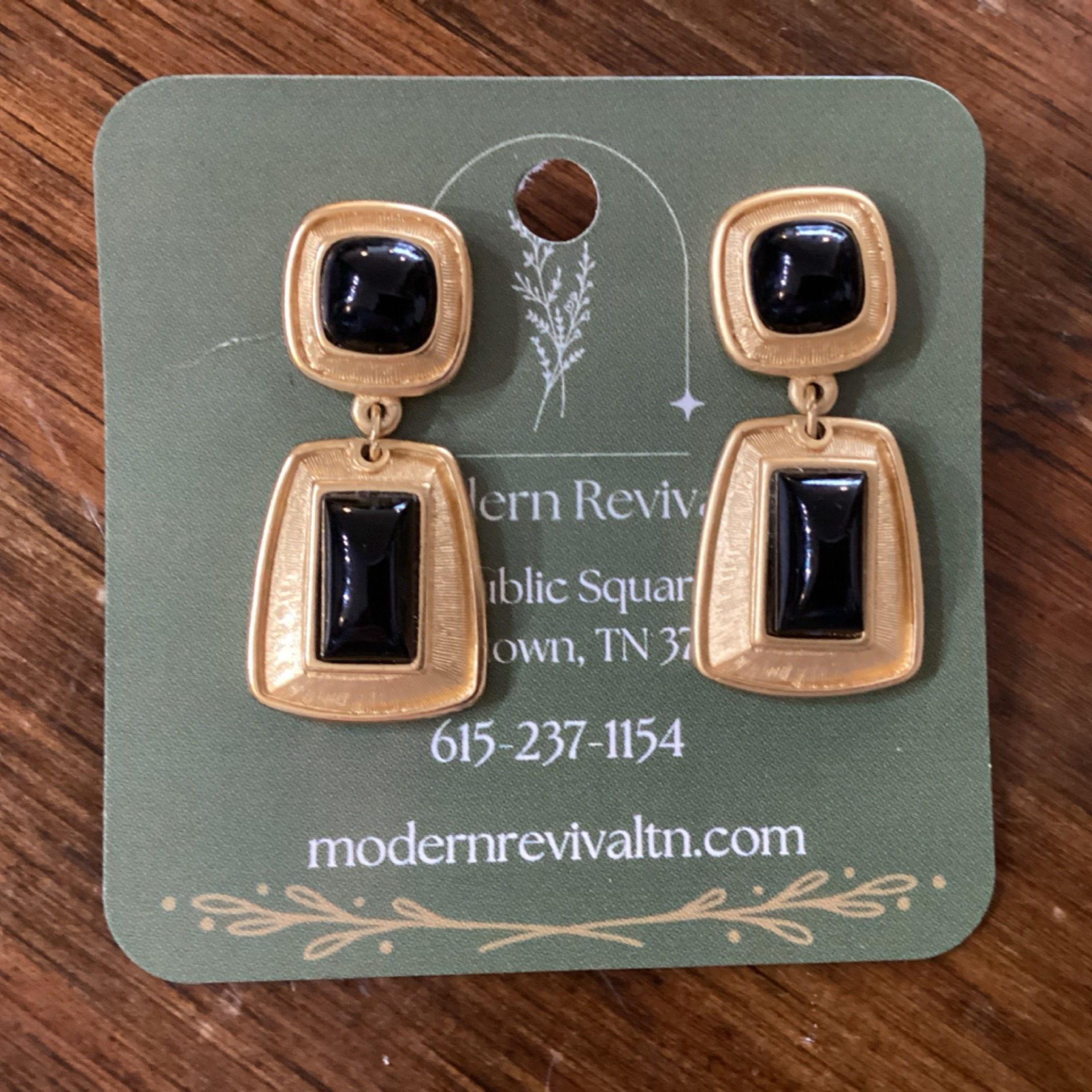 Vintage Trifari Brushed Gold & Faux Onyx