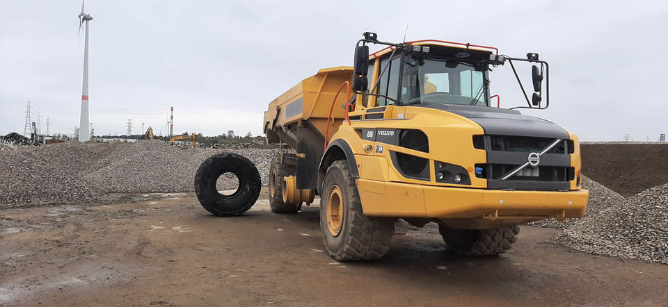 Banden Service Joeri camionette grondwerken (2).jpg