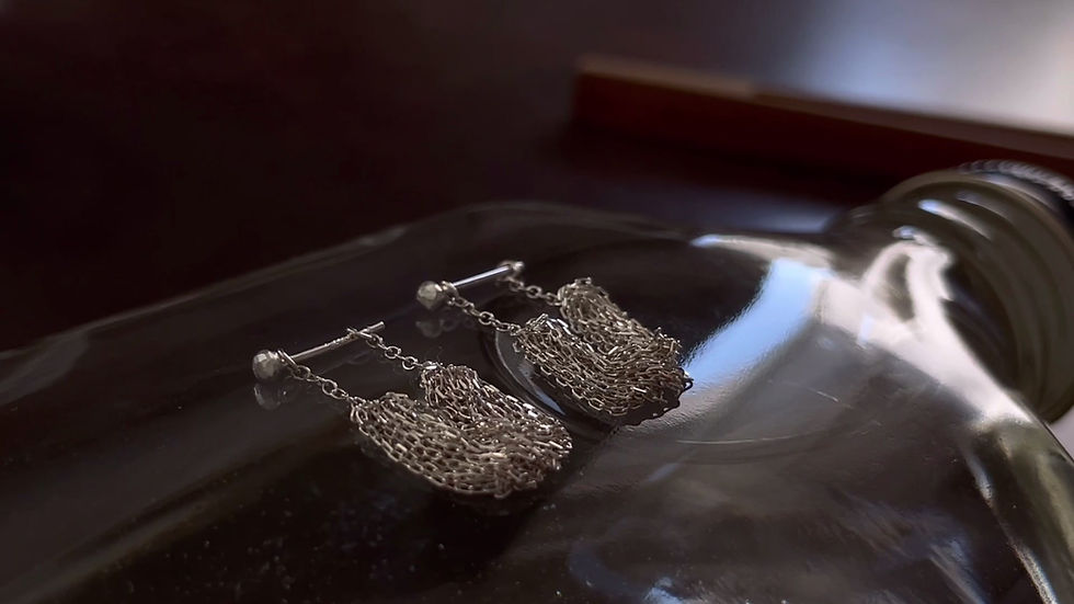 サムネイル： The Shore  in the moonlight - Dancing