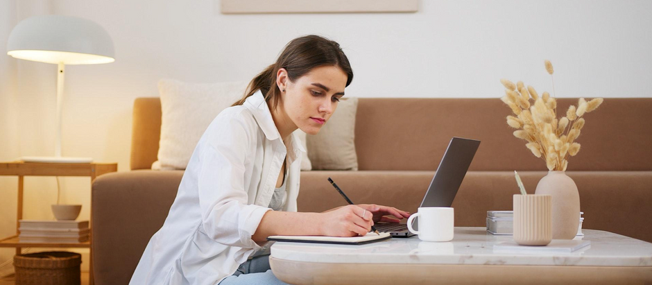 ACHIEVING YOUR DREAMS WITHOUT DEBT: STRATEGIES FOR COLLEGE STUDENTS