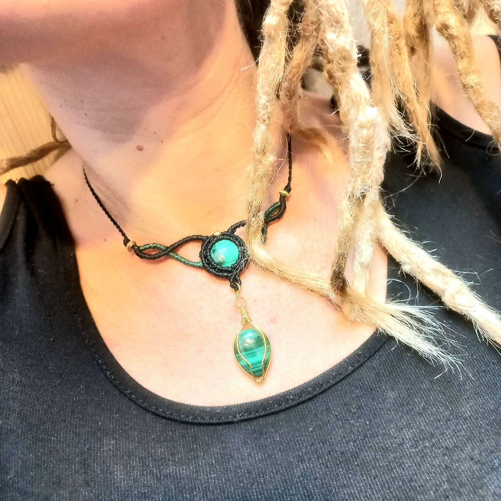 Miniature : Collier macramé, laiton et pierre fine 