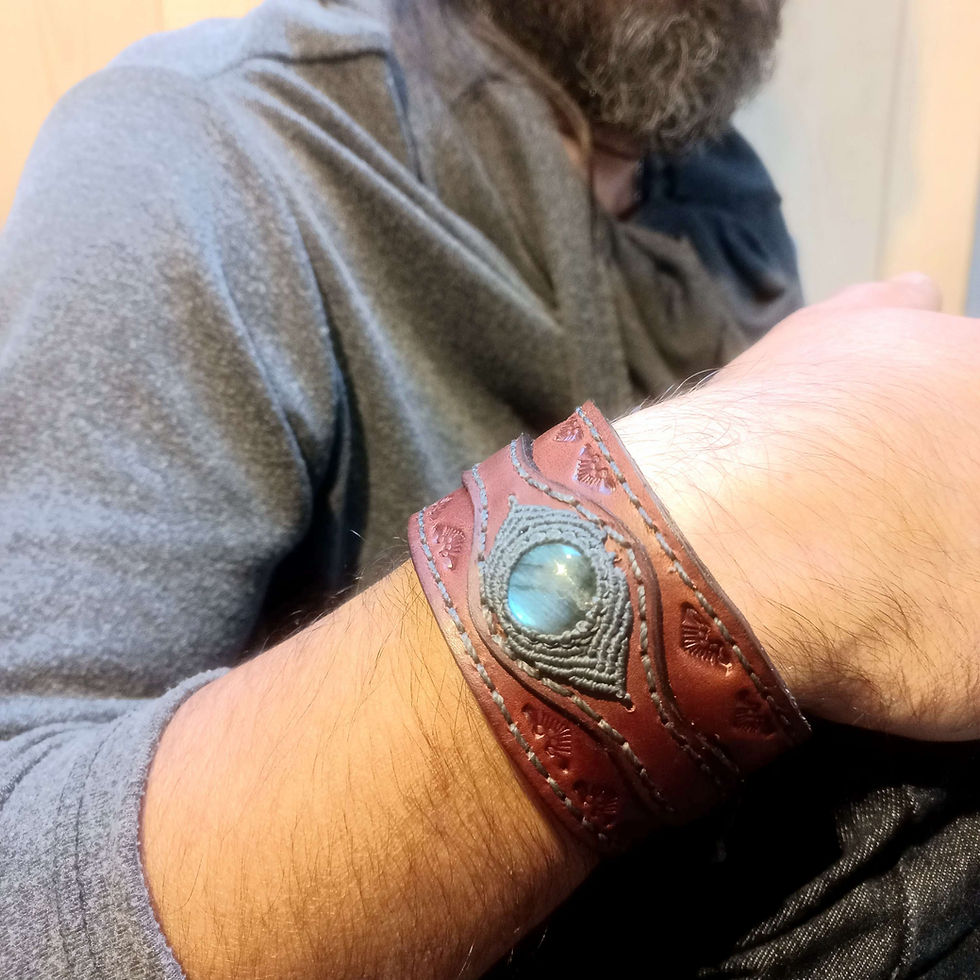 Thumbnail: Bracelet cuir macramé et labradorite