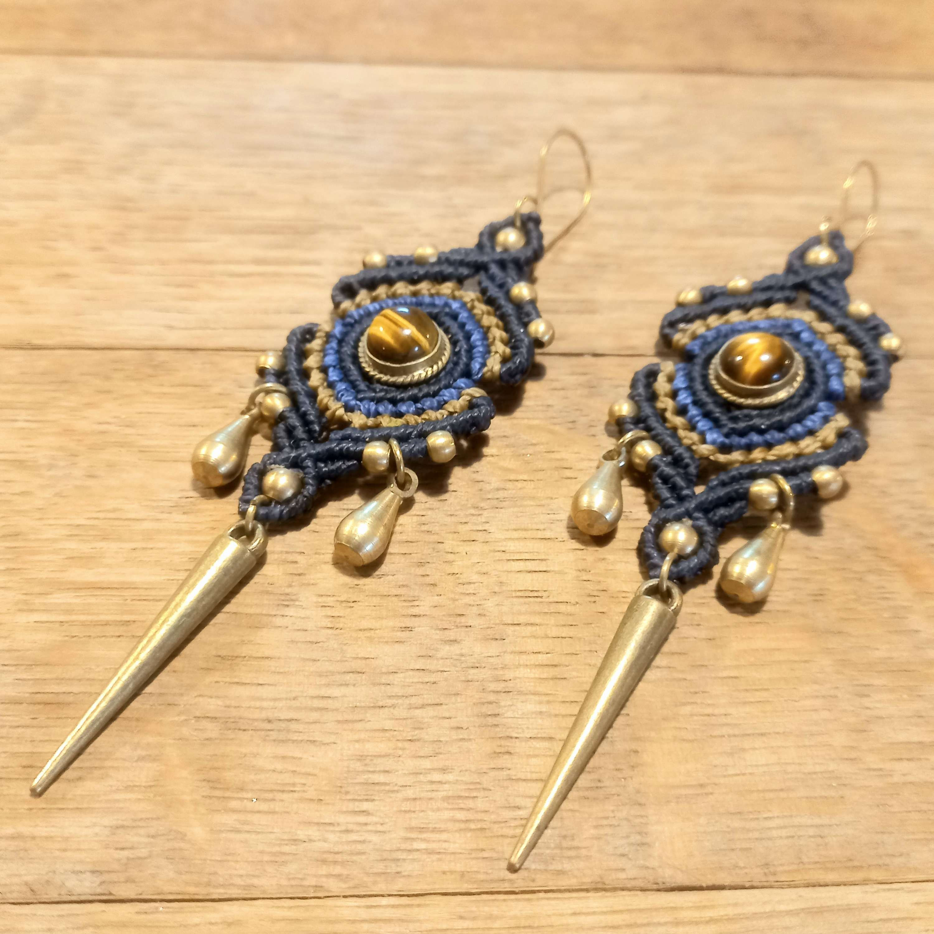 Boucles d'oreilles en macramé et pierres fines