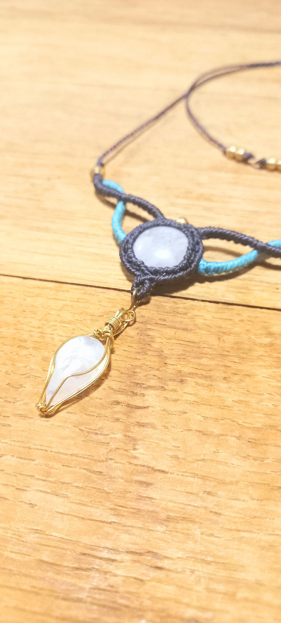 Miniature : Collier macramé, laiton et pierre fine 