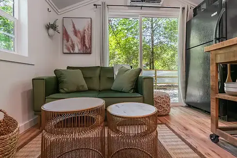 chic inside.webp