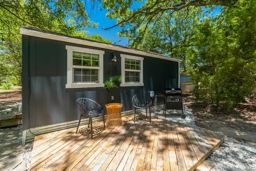 chic porch.webp