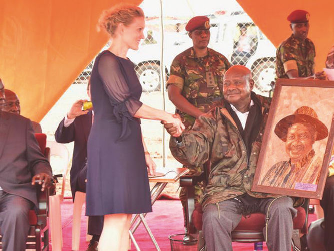 franziskaleischker-fideslinien-fancy-pads-lifestyle-products-xsabo-foundation-xsabo-group-social-impact-sustainability-renewable-energy-development-innovation-africa-development-programs-community-support-organizational-development-corporate-responsibility-foundation-projectmanagement-hand-papermaking-workshops-diy-initiatives-creative-projects-team-coaching-change-management-performance-optimization-innovation-management-process-optimization-strategic-planning-leadership-training-business-development- affordable-sanitarypads-mhm-menstrualhygienemanagament-handmade-product-natural-fibers-uganda-corporate-social-responsibilty-csr-sanitaryproduct-period-poverty-africa