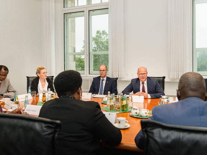 franziskaleischker-fideslinien-corporateconsulting-bandconsulting-consultingmanagement-management-organizational-development-projectmanagement-executiveteam-strategic-planning-business-leadership-training-team-coaching-change-management-performance-optimization-corporate-strategy-innovation-management-project-planning-risk-management-process-optimization -xsabo-foundation-xsabo-group-social-impact-sustainability-renewable-energy-development-programs-community-support-corporate-responsibility -iapmacongress-kunstgewerbemuseum-skd-museumofdecorativeartsdresden-dresden-bettyamongi-iapma2023-csr-internationalassociationofhandpapermakersandpaperartists-iapma