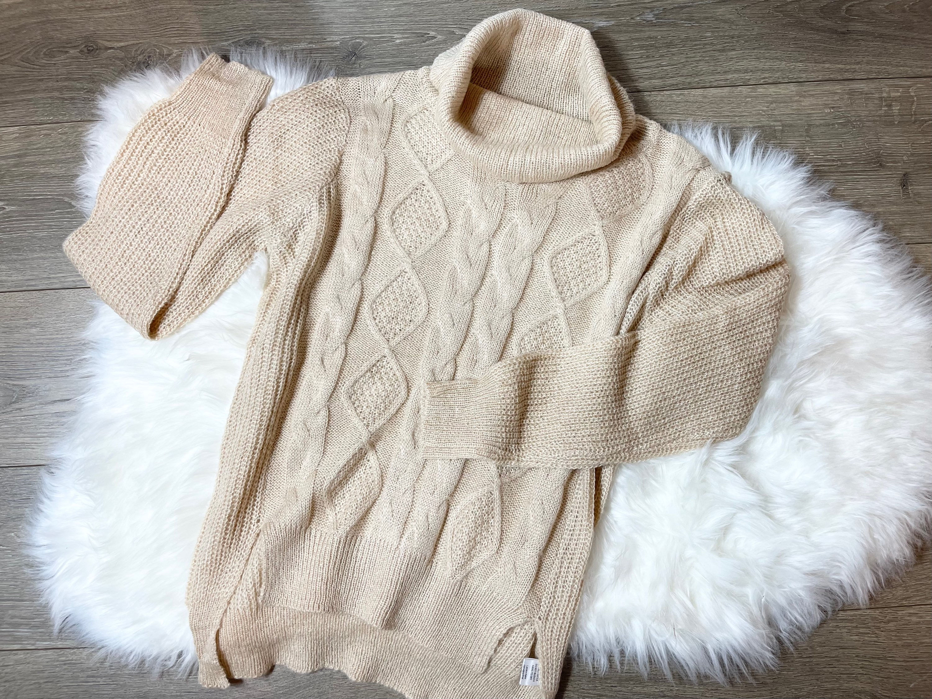 Too Good To Be True Creamy Chainlink Detailed Turtleneck Sweater