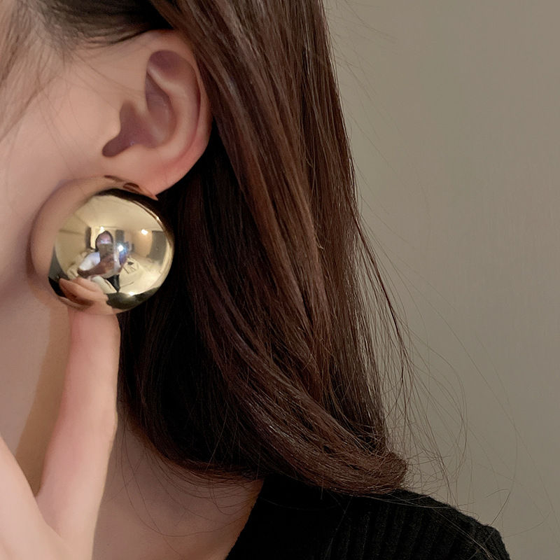 Thumbnail: Solenne Grande Dome Stud Earrings