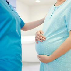 Femme enceinte et infirmière