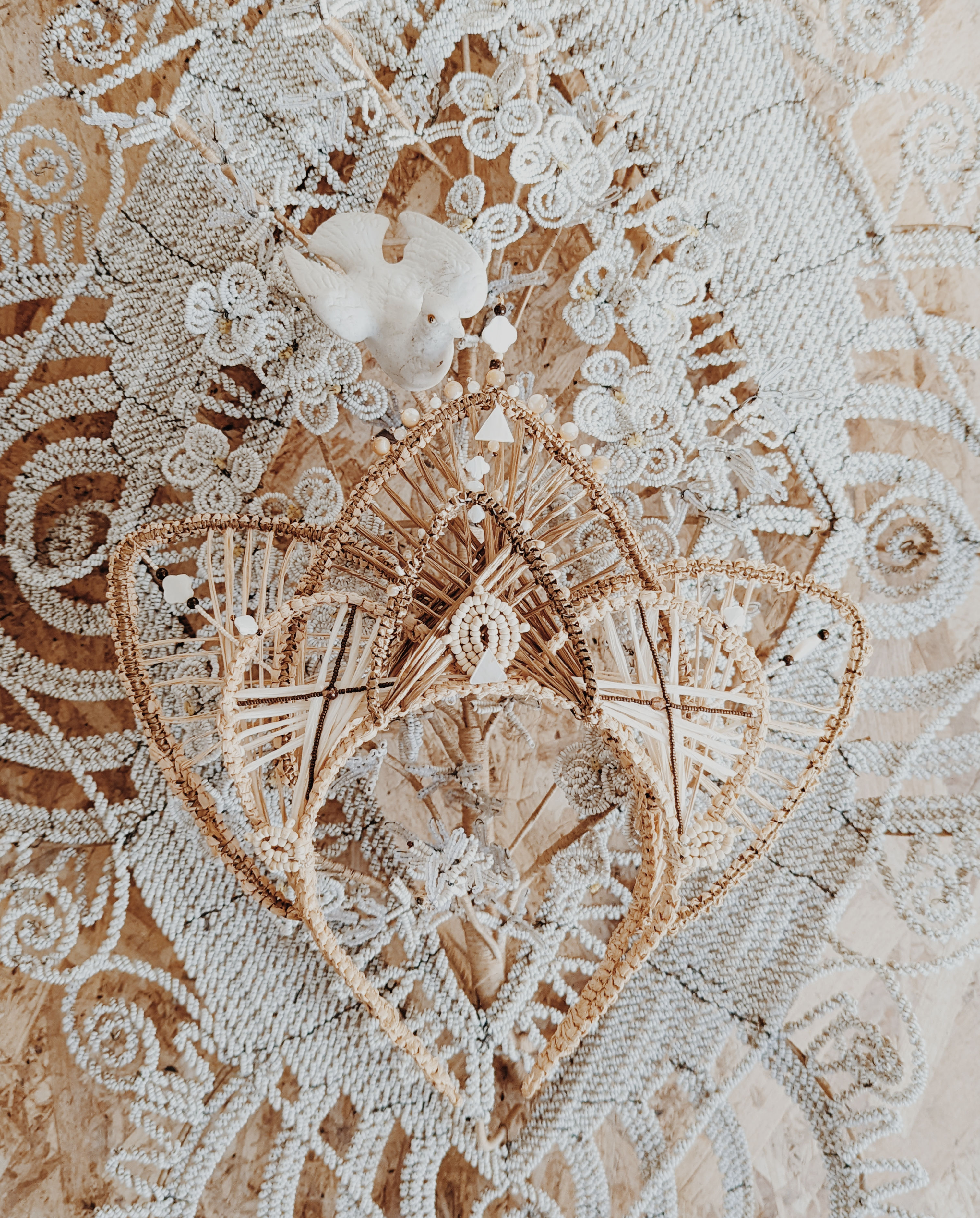 Couronne "Nimbée" tressée de raphia et perles Beige/bronze