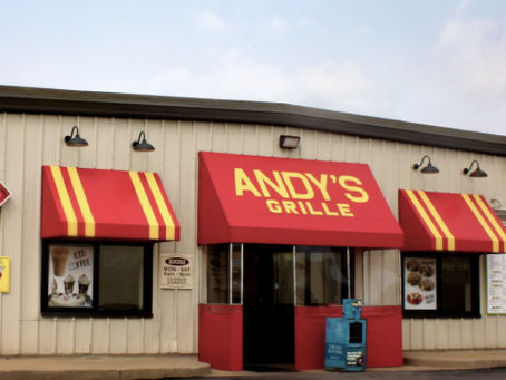 🍔✨Cozy Vibes & Classic Bites: Your New Go-To Burger Spot! 💛🌭