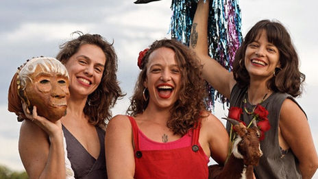TEATROS DO DF RECEBEM O ESPETÁCULO "A LOUCURA É A MÃE DA INVENÇÃO