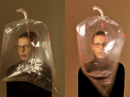 "UM FASCISTA NO DIVÃ" SEGUE EM CARTAZ NA SP ESCOLA DE TEATRO