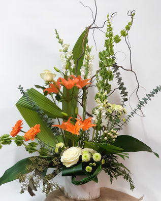 les lys entourés de blanc