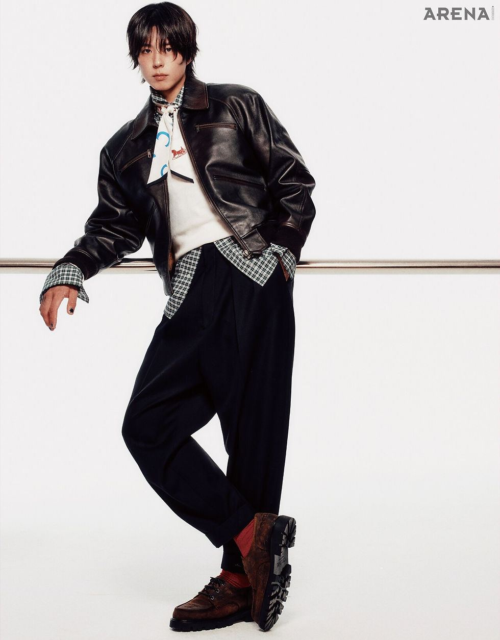 Park Bo-gum celebra seu ano e brilha em ensaio da Arena Korea