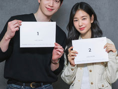 KBS divulga imagens de Seo Kang Jun, Ahn Eun Jin e elenco na leitura de roteiro de "A Love Other Than Yours"