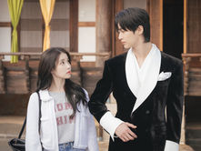 IU e Byeon Woo Seok vivem romance em "Perfect Crown"