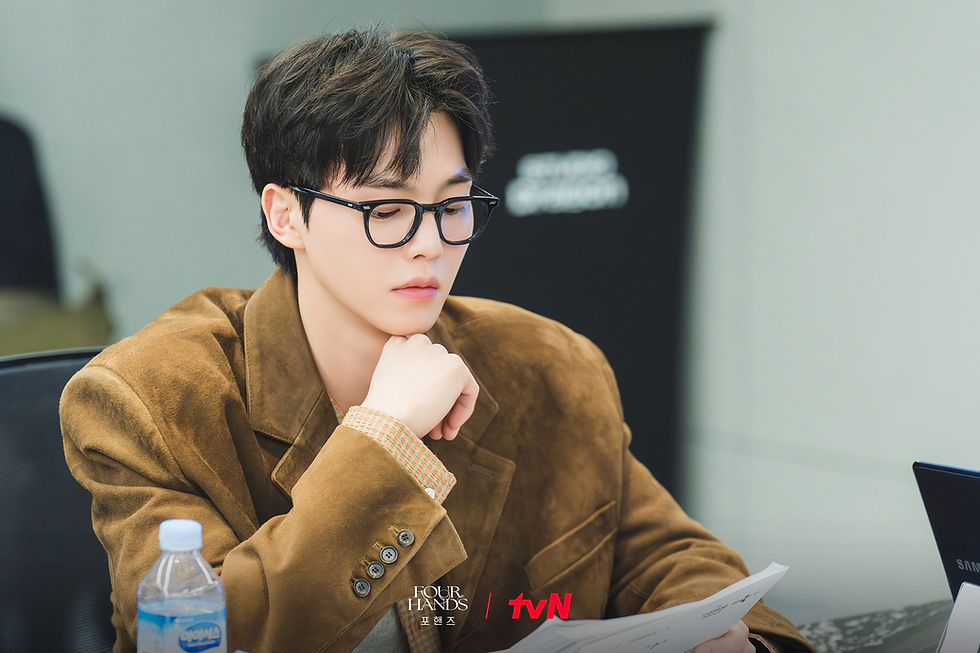 Song Kang e Lee Jun Young protagonizam intensa rivalidade no novo drama 'Four Hands'