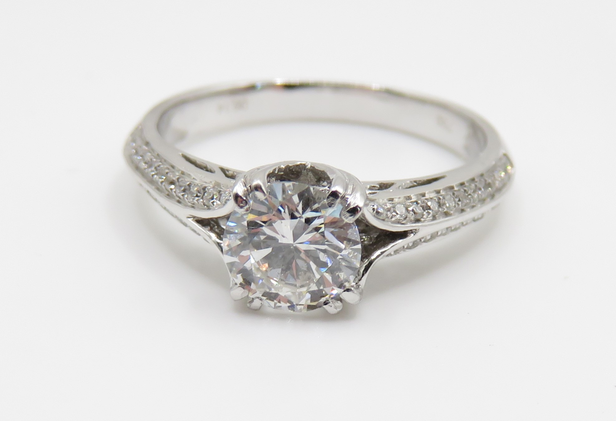 18ct Diamond Ring