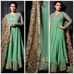 Instagram - جلابية تطريز يدوي موجودة في البوتيك مقاس: ٤٠.jpg