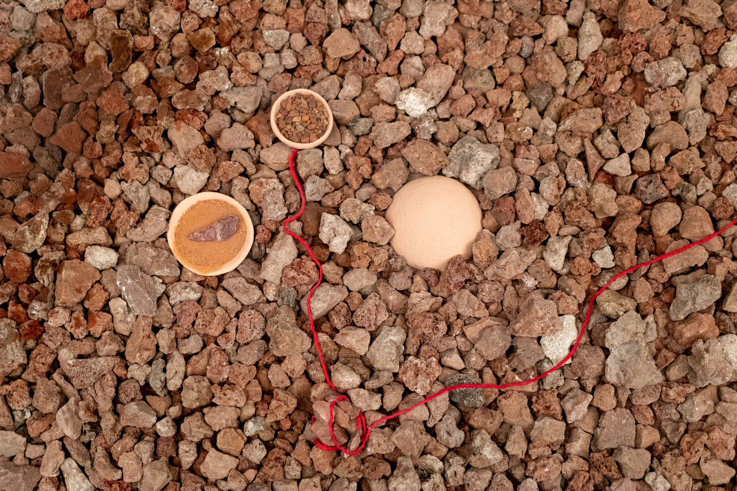 Bel Falleiros, 'Ombligo-Nudo-Umbligo-Nó-Navel-Knot' (2023) op.cit