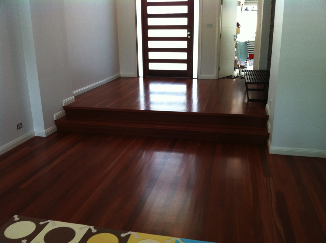 Lugarno-grey-gum-2.jpg