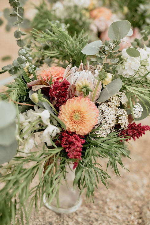 Florboxoxo Sunrise Amphitheater Boulder floral design for weddings bridal bouquet rustic fall season flowers