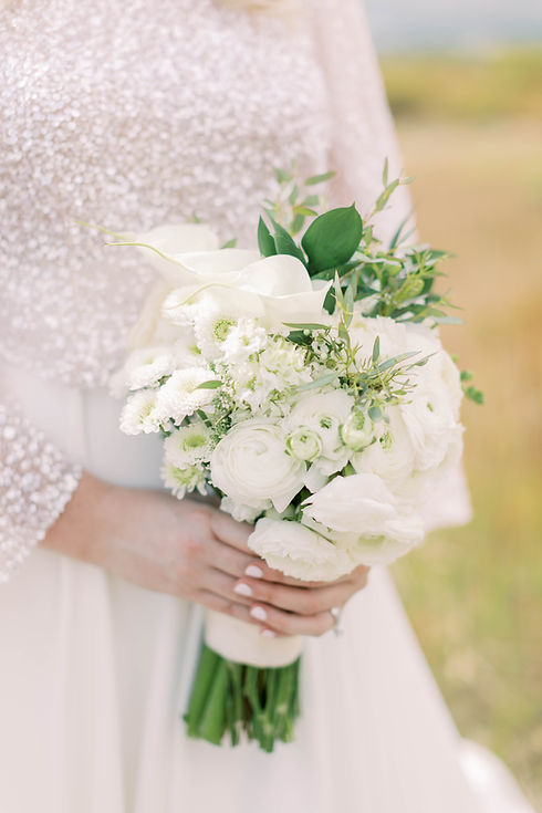 Florboxoxo Lake Dillon Breckenridge floral design for weddings bridal bouquet white flowers greenery