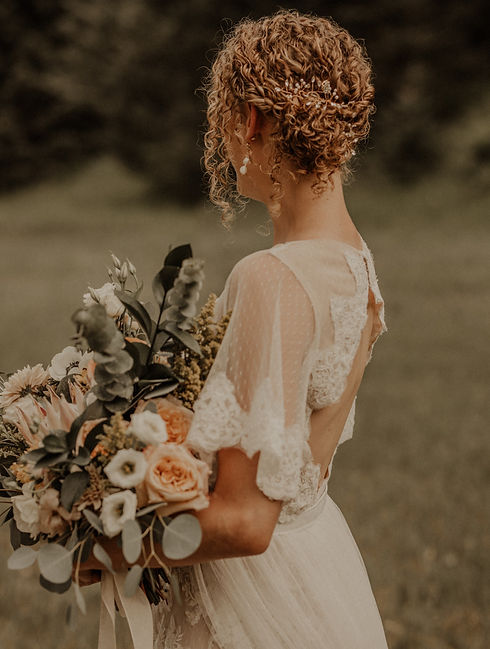 Florboxoxo Red Barn Golden Gate State Park floral design for weddings bridal bouquet rustic boho flowers bouquet