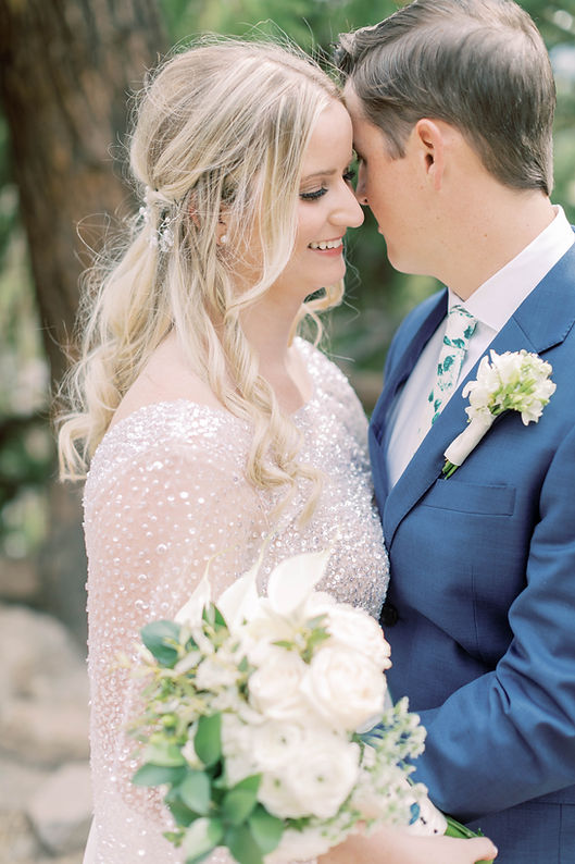 Florboxoxo Lake Dillon Breckenridge floral design for weddings bridal hair flowers groom boutonnieres