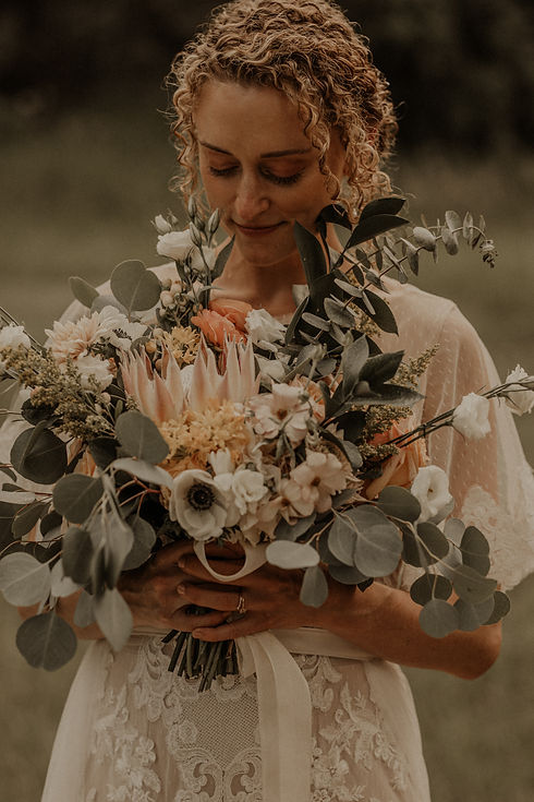 Florboxoxo Red Barn Golden Gate State Park floral design for weddings boho bridal bouquet eucalyptus king protea bouquet