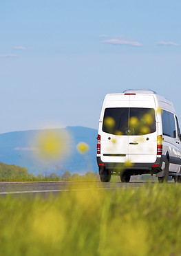 Minibuss på veien