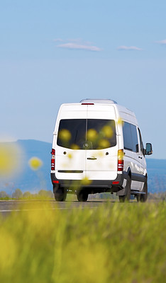 Minibus sur la route