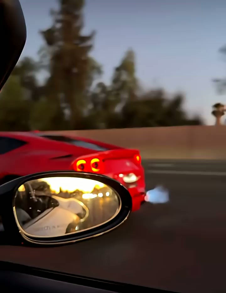 YTDown_Shorts_Ferrari-812-superfast-v12_Media_fiabBG1_PzU_001_720p.mp4