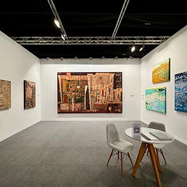 “Memories in Abstraction” a duo exhibition of Jeremy FUNG and TSANG Chui Mei, presented by SC Gallery, Hong Kong. In “Memories in Abstraction”, we invite you to embark on a captivating journey through the artistic realms of Tsang Chui Mei and Jeremy Fung, two visionary artists whose works converge and diverge in captivating ways.