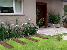 jardin de fachada.jpg