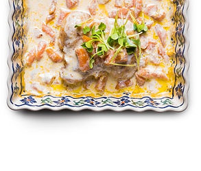 Tirpstanti burnoje grietinėlėje troškinta triušiena (Receptas)