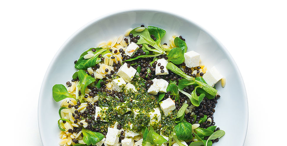 Lęšių salotos su orzo makaronais ir feta, vmg receptas