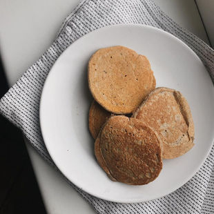 Atrask augalinį: itin purūs blyneliai ne tik pusryčiams (Receptas)