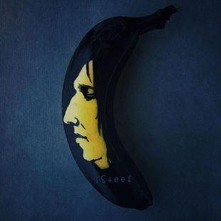 „Instagramo“ menai: metė darbą, kad paišytų ant bananų