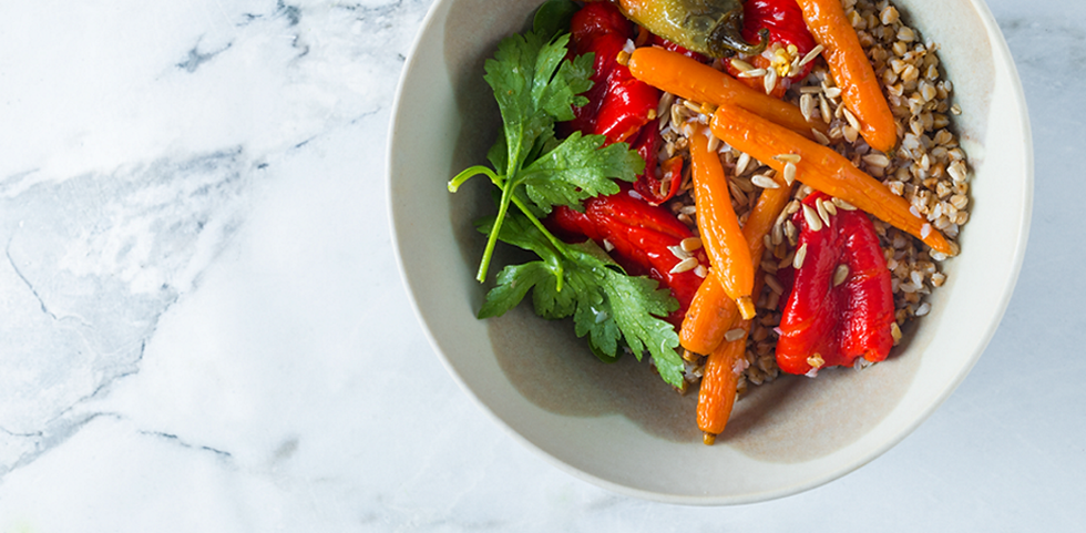 Grikių salotos su paprikomis, morkomis, kuminu ir aitriosiomis paprikomis, vmg receptas